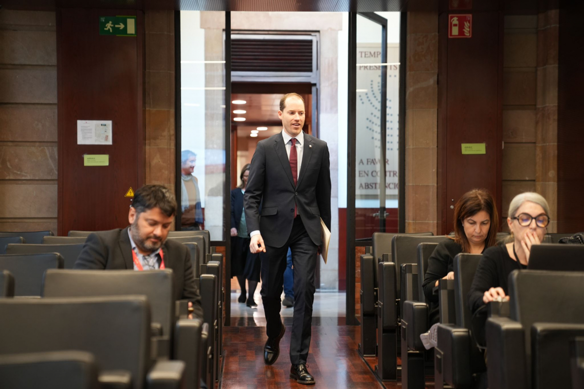 Juan Fernández: “Cataluña no se merece un president que desaparece cuando las cosas se complican”